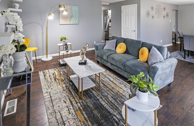 Gorgeous! Centrally located 3bd-2bth Home-St.Louis, MO within University City,MO