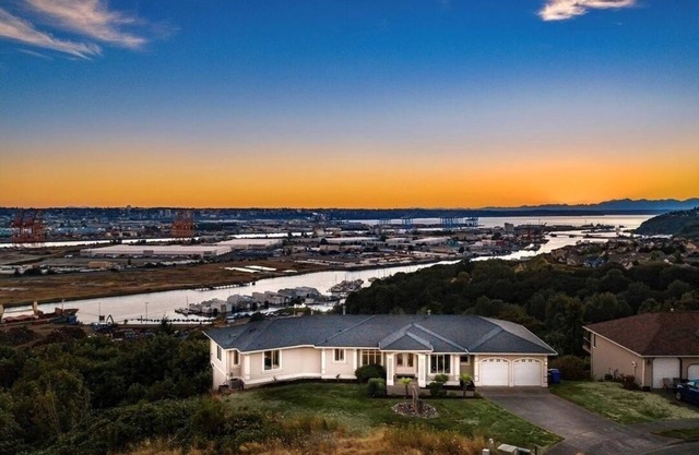 Gorgeous City & Sunset View! W/ Sauna