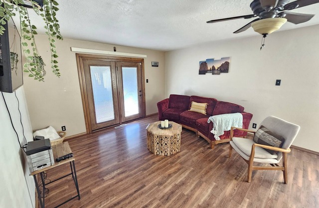 Gorgeous & Clean! Heart of the NE Heights! Minutes from Foothills & Restaurants!