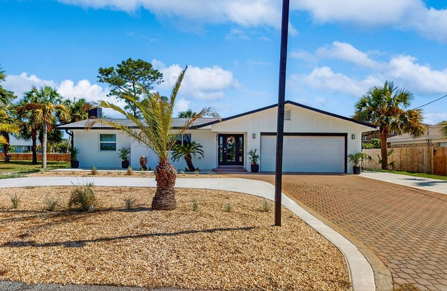 Gorgeous coastal home with plenty of space and easy beach access