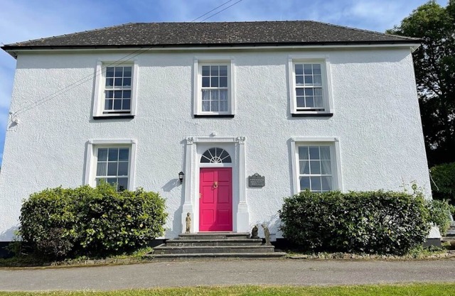 Gorgeous Coastal Mansion House. Idyllic Pembrokeshire Coastal Park location.