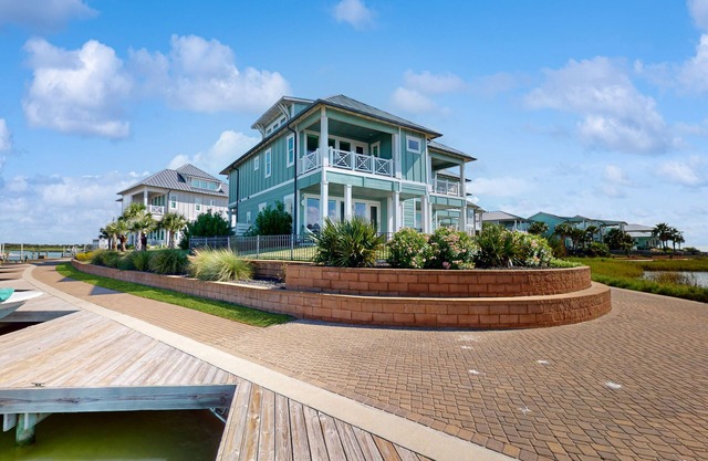 Gorgeous coastal townhome, private patio and shared pool