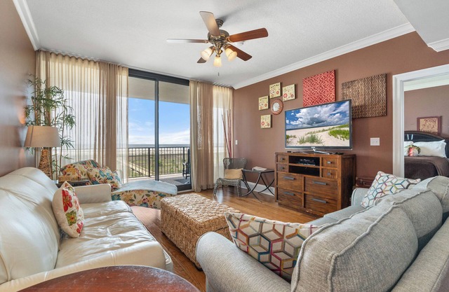 Gorgeous condo just steps away from the beach!