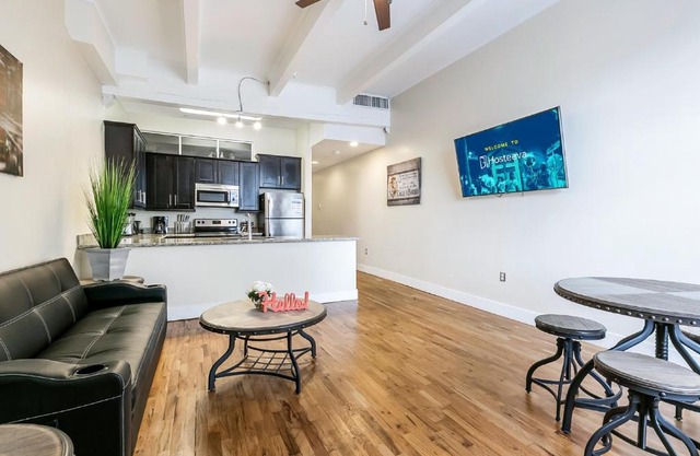 Gorgeous Condos 1 minute walk to French Quarter