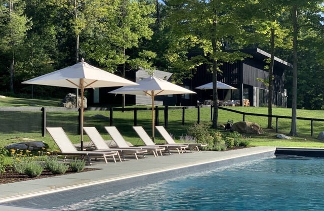 Luxuriöses modernes Anwesen mit beheiztem Pool, Whirlpool und Seeseite!