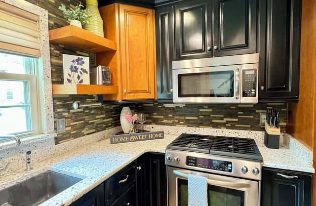 Gorgeous & Conveniently Located Townhome by Hoover/Vestavia 15 mins to downtown