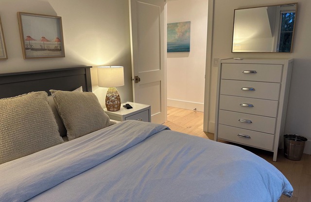 Gorgeous Cottage retreat only steps to trails, beaches and local shops.