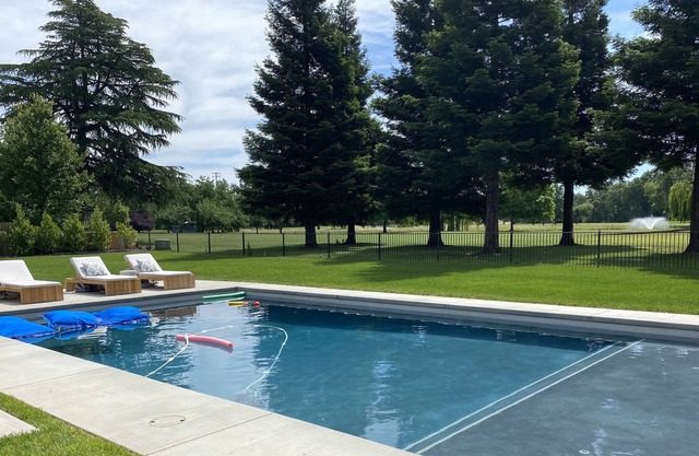 Gorgeous Designer Home on Golf Course with POOL - perfect for large gatherings!