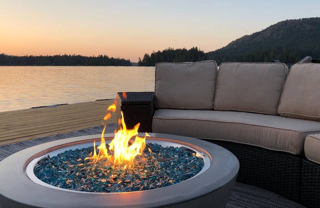 GORGEOUS - Family Lakefront Retreat on Shawnigan Lake