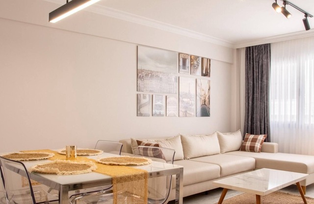 Gorgeous Flat with Balcony in Izmir Konak