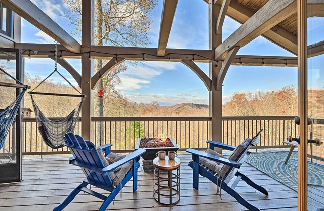 Gorgeous Franklin Getaway w/ Deck, Mountain Views!