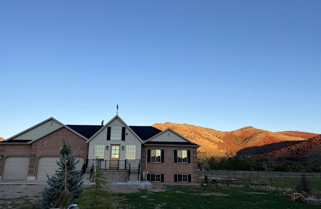 Gorgeous French Farmhouse/Ranchette/Ski Chalet in Idyllic Huntsville/Eden Valley