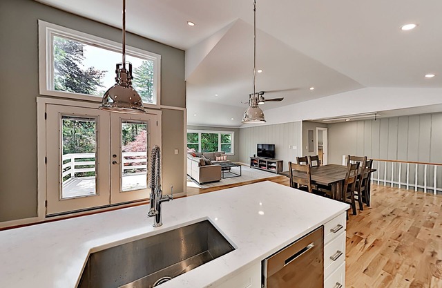 Gorgeous Fully Renovated 4BR/3BA!
