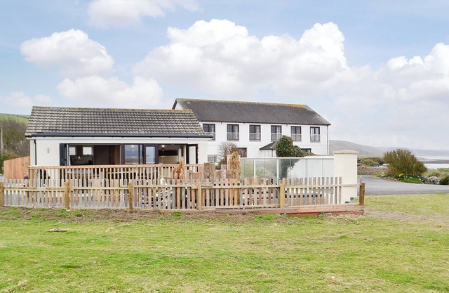 Gorgeous glass fronted property on ground floor level with sea views.