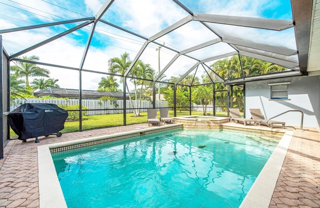 Gorgeous Heated Pool and Hot Tub Home!