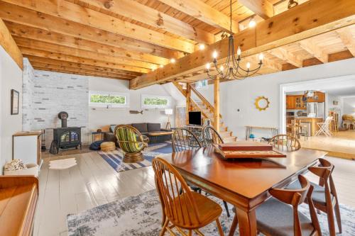 Gorgeous Home 1 mile to Beach and near Cape Cod Bikepath