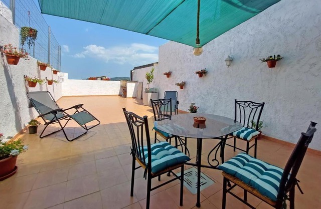 Gorgeous Home In Ador With Wifi