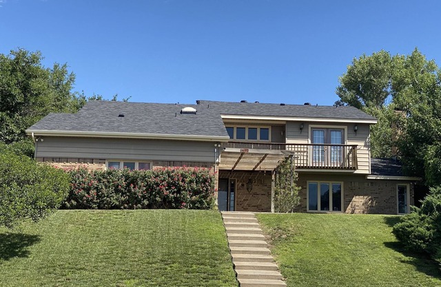 Gorgeous Home in Hunsley Hills by the golf course!