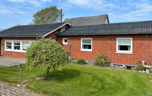 Gorgeous Home In Spøttrup With Wifi