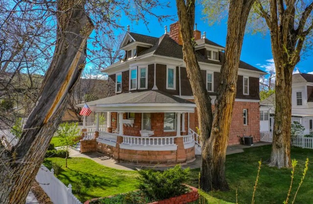 Gorgeous Home in the heart of the Royal Gorge Region