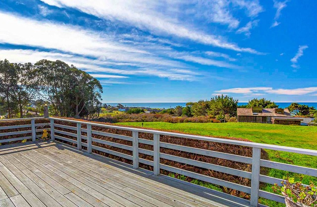 Gorgeous Home Located in Sereno Del Mar w/Ocean Views, Deck, Free WiFi