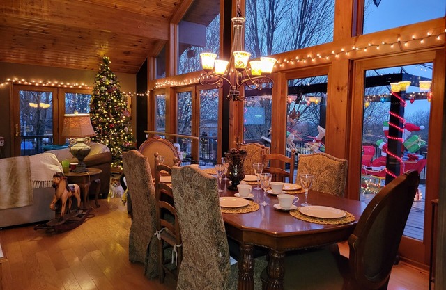 Gorgeous Home to create Unforgettable Memories, Private tranquil Farm, Pool,Pets