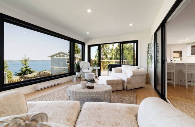 Gorgeous Home with Hot Tub & Ocean Views
