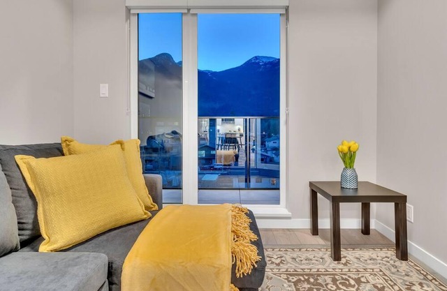 Gorgeous hotel in a home with mountain views