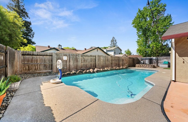 Gorgeous House with POOL!!