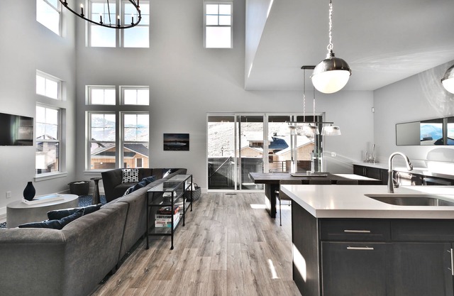 Gorgeous Jordanelle Lake Property - 4BD/3.5BA