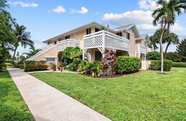 Gorgeous Jupiter Bay Resort villa, only steps to the beach and pool!