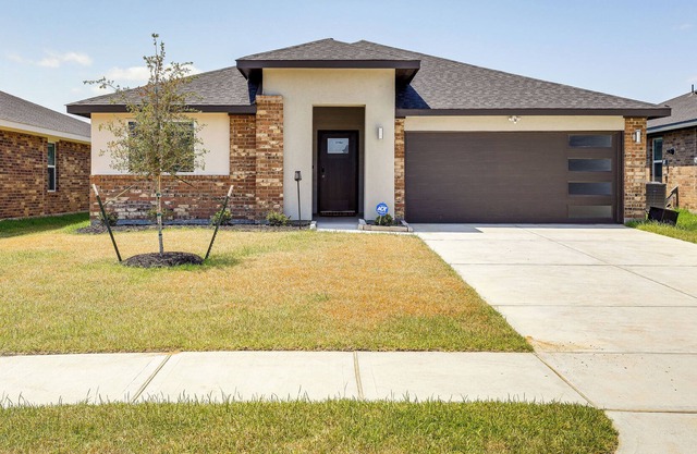 Gorgeous Katy Home w/ Pool Access!