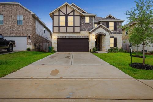 Gorgeous Lake Conroe Home, Affordable Nightly Rent
