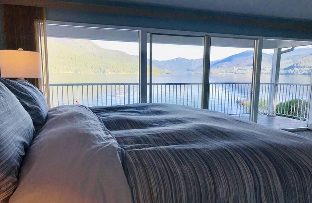 Neue Auflistung! 105 ft Prime Lakefront auf schönen Christina Lake