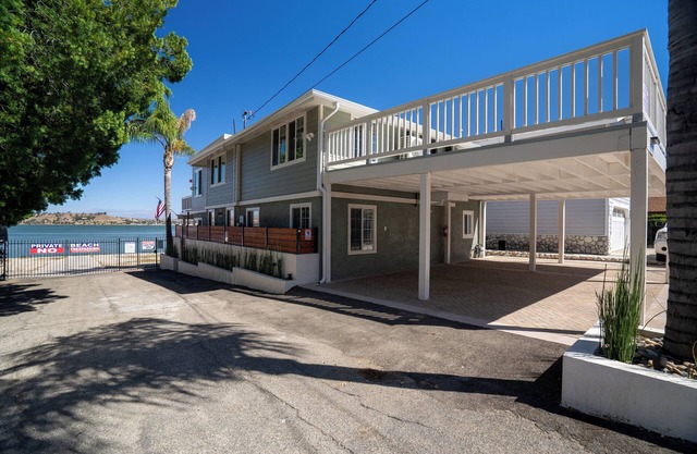 Gorgeous Lake Front Home w/ Boat Access
