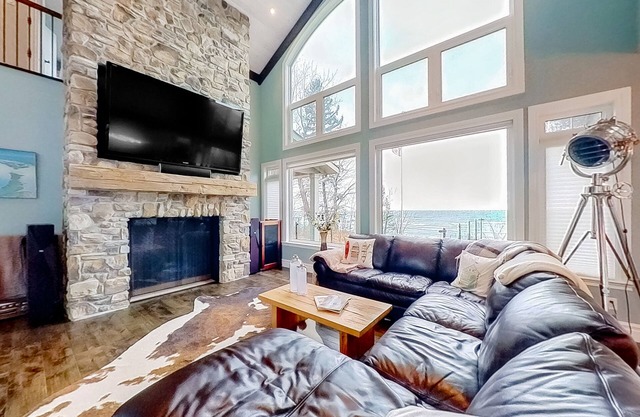Gorgeous Lake Huron home with beach access, kayak, & fireplace - dog-friendly