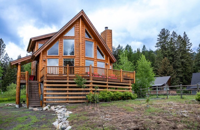 Gorgeous Lake view log cabin near Tamarack ski resort