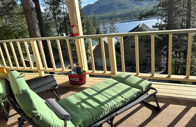 Schönes Bass Lake Home mit privatem Jachthafen und nahem Yosemite