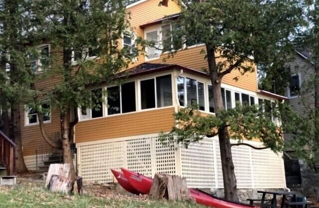 Gorgeous Lakehouse, Private Beach, Tranquil Scenery with Westerly Views