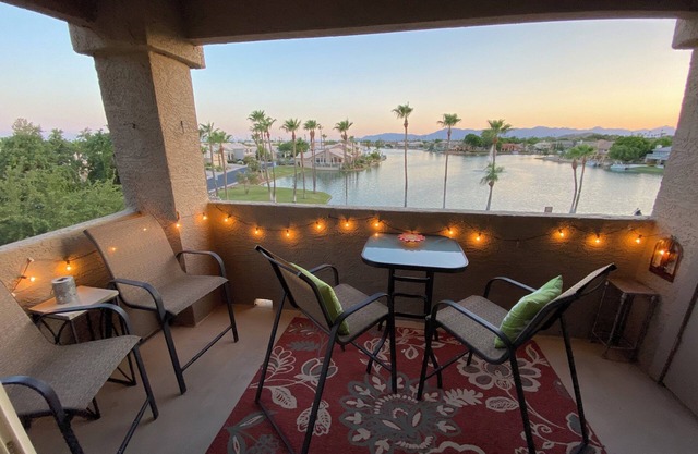 Gorgeous Lakeview Resort Style Condo