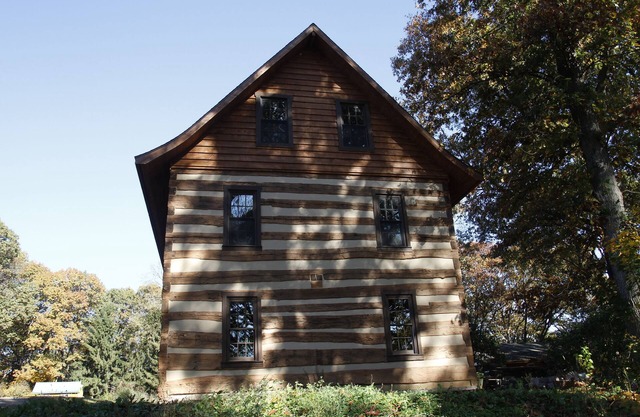 Gorgeous Log Cabin retreat on 30 acre farm; 5 minutes from Blue Marsh Lake.