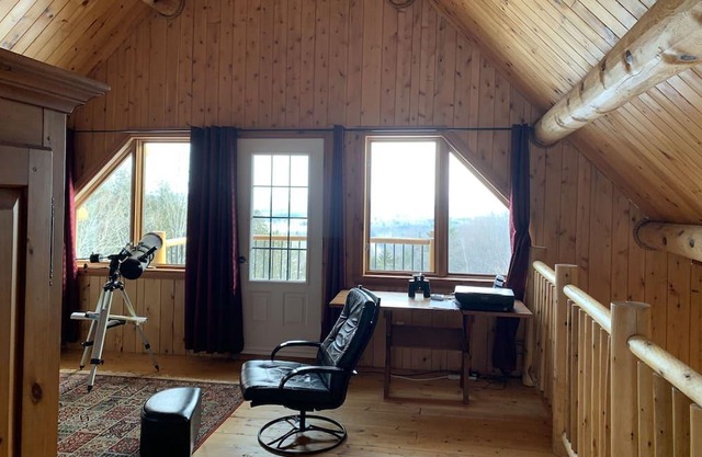 Gorgeous Log Home Available for Monthly Rental