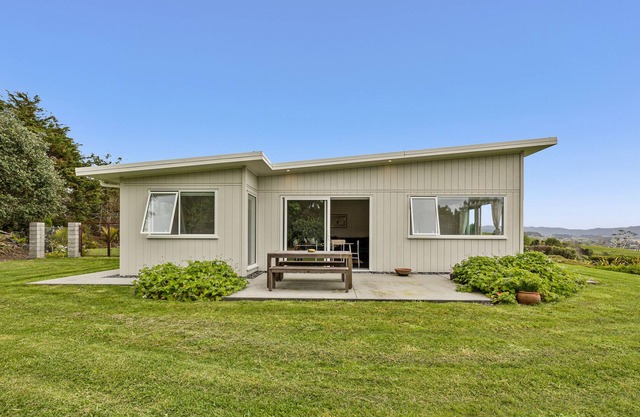 Gorgeous Mangawhai Village Rural Apartment Only 3 Minutes Drive from the Village