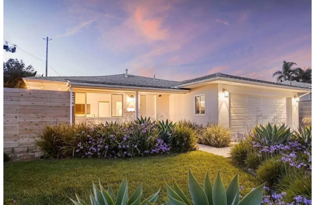 Gorgeous mid century modern home near beach