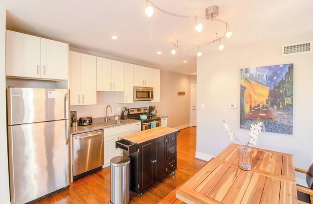 Gorgeous Minimalist Gem w/ Fenced Backyard + W/D