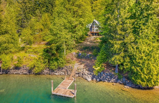 Gorgeous Modern Cabin with Access to Lake Cushman!