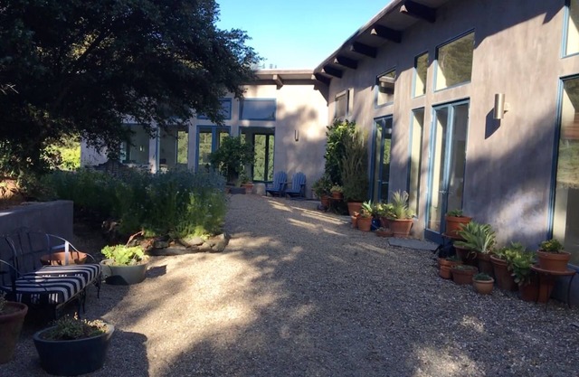 Wunderschönes modernes Haus mit Meerblick im Herzen von Big Sur