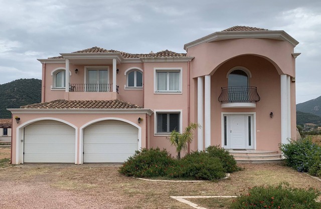 Wunderschöne moderne Villa-schöne Aussicht-5-10 min. zum Strand-WiFi-ideal für Familien