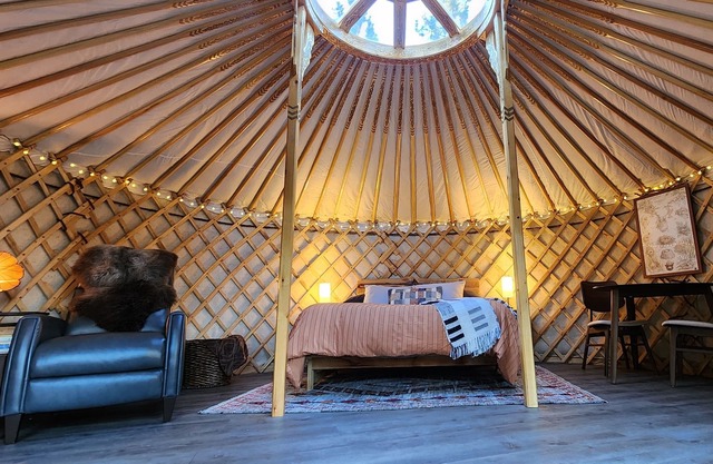 Gorgeous Mongolian Yurt w/Fire Pit and Creek- 10 minutes from downtown Missoula!