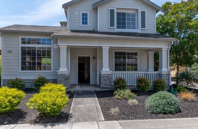 Gorgeous monthly rental with porch, fireplace, washer/dryer & enclosed yard